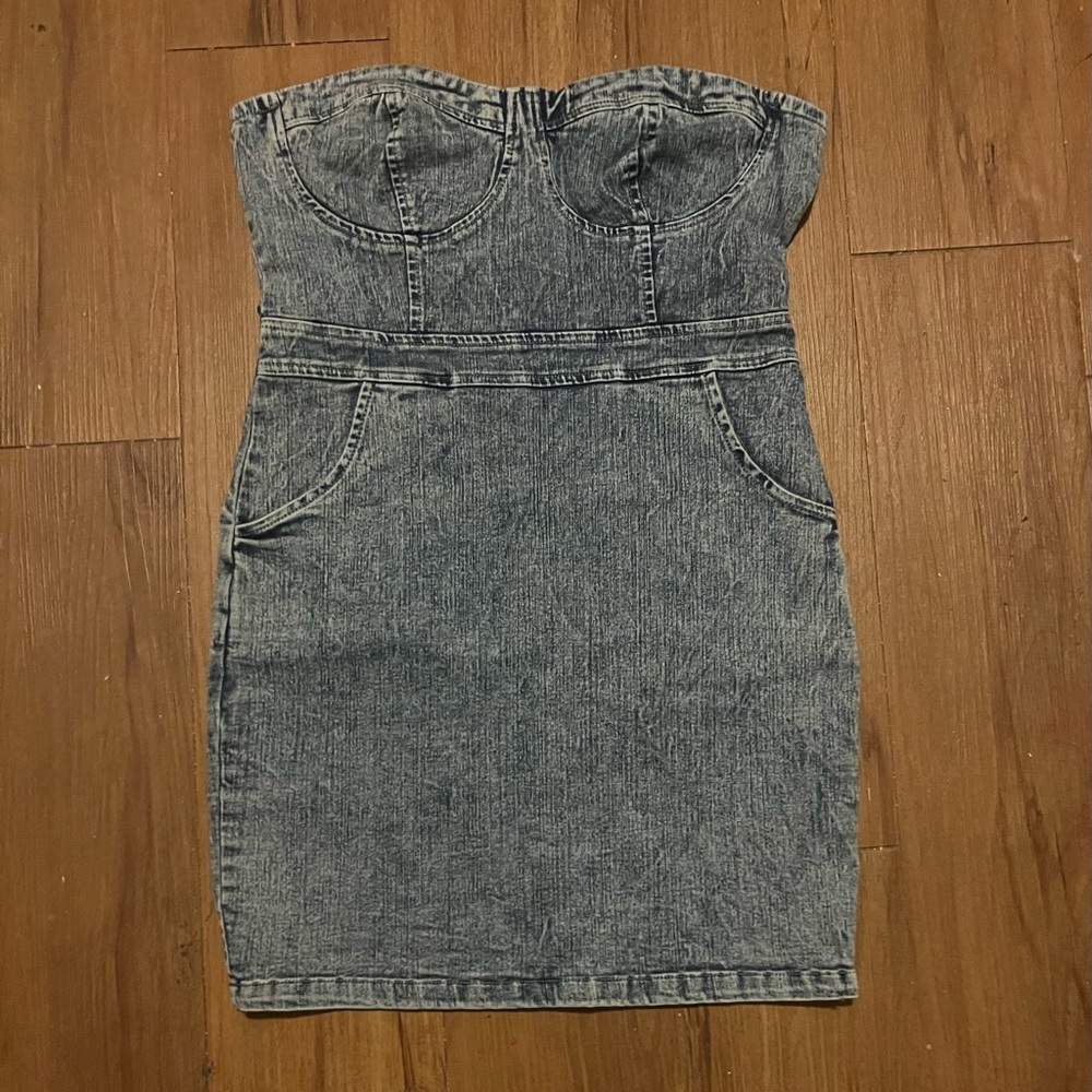 Size M denim blue bodycon dress